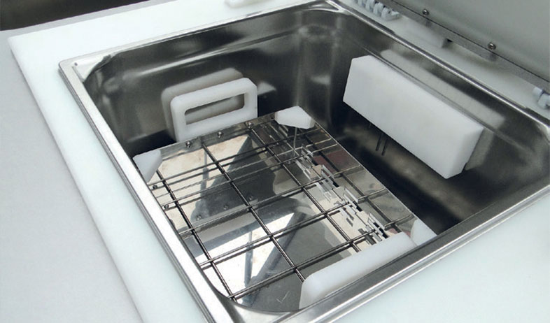 cuve avec 1 panier P12 + grille pour instrumentation en vrac